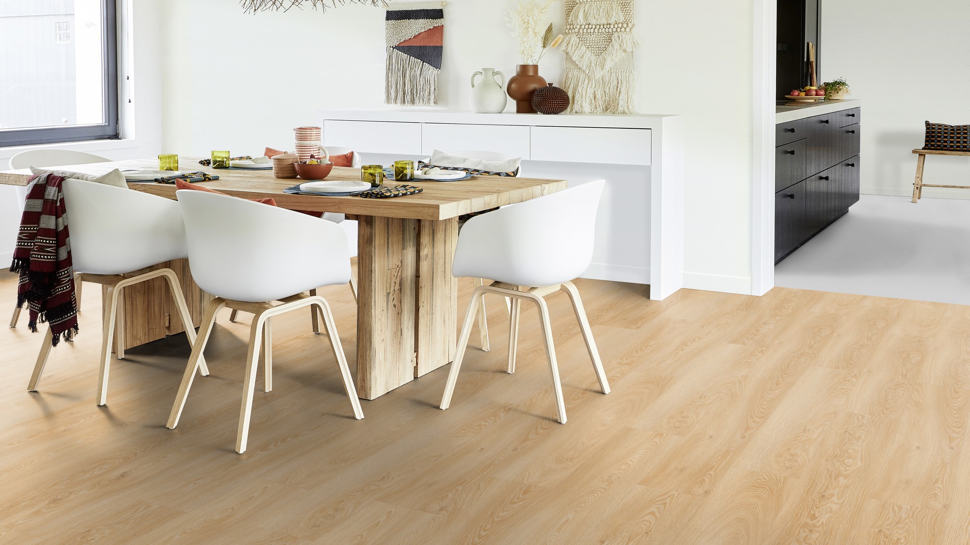 Design-Vinylboden Tarkett Essence 55 Cool Oak Classical in warme braun-graue Holzoptik, Gesamtstärke 2,20 mm, Nutzschicht 0,55 mm – strapazierfähig & fußbodenheizungsgeeignet