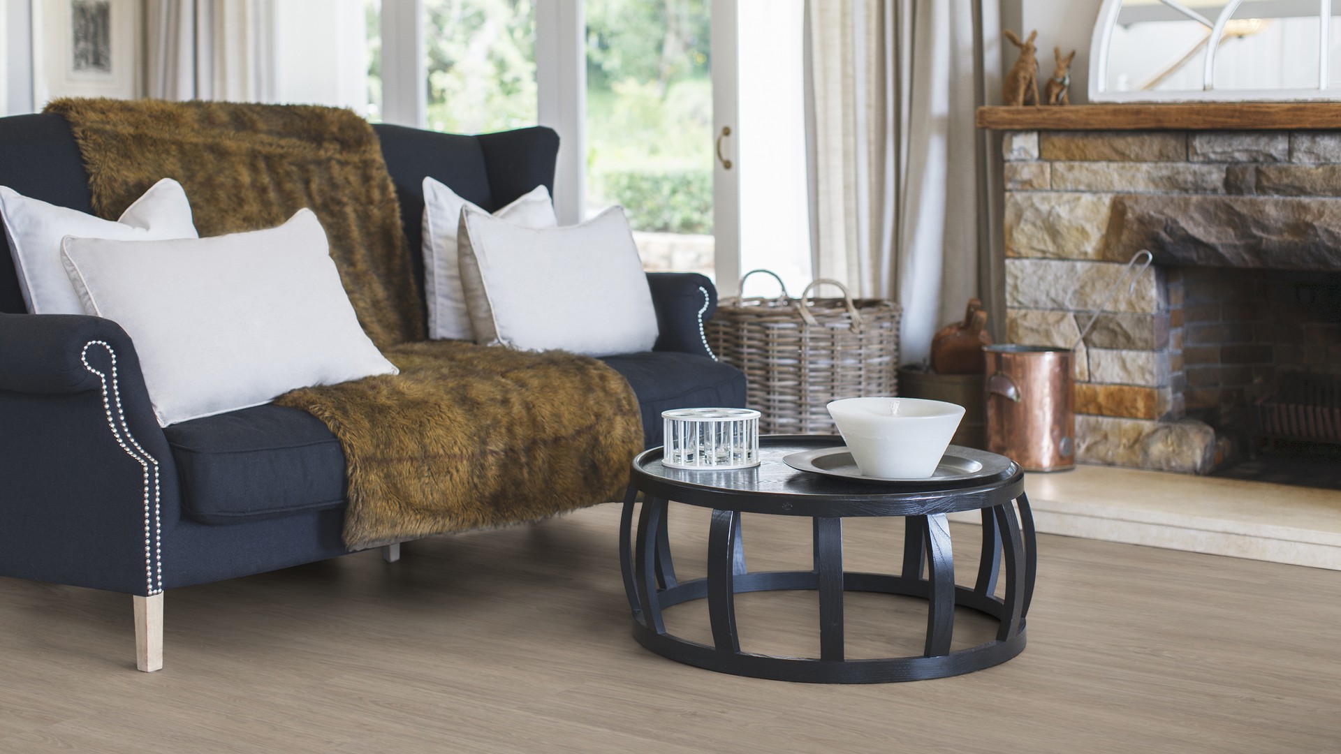 Design-Vinylboden Tarkett Essence Rigid 55 – Cool Oak Light Beige (warme hellbraun-graue Holzoptik), 5 mm Stärke, fußbodenheizungsgeeignet & strapazierfähig
